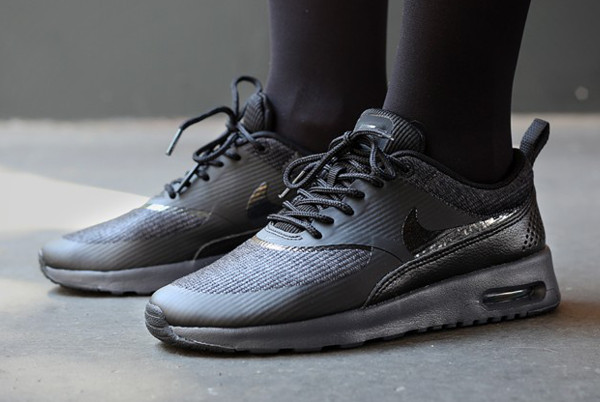 air max thea noir et blanche