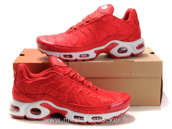 requin rouge nike