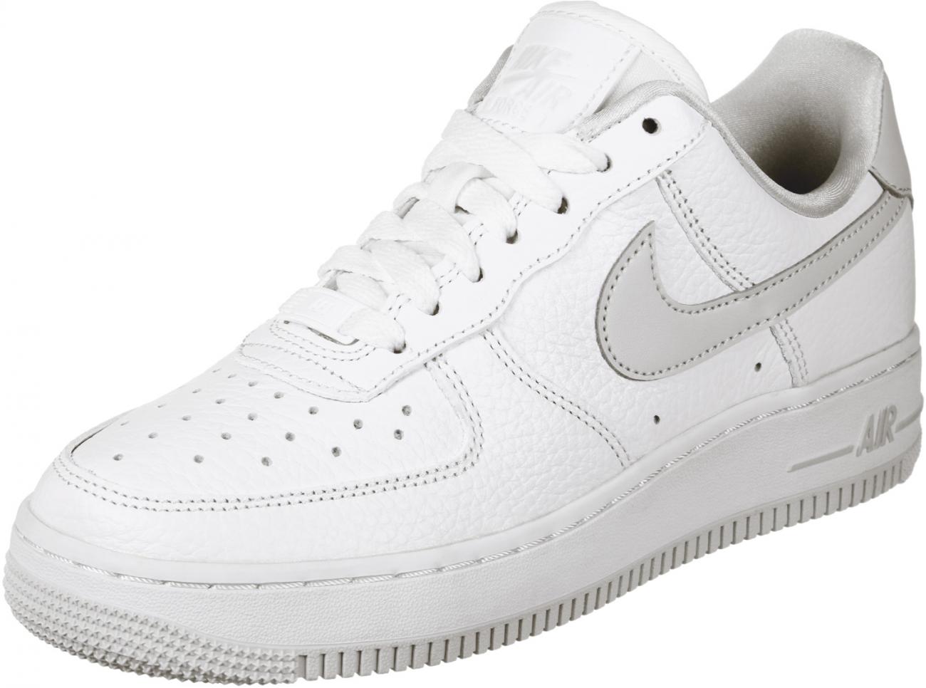 air force 1 noire et blanche femme